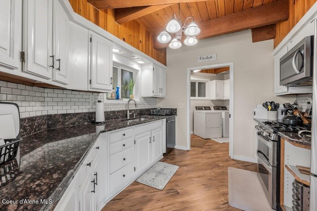 423/431 Lakeshore Dr