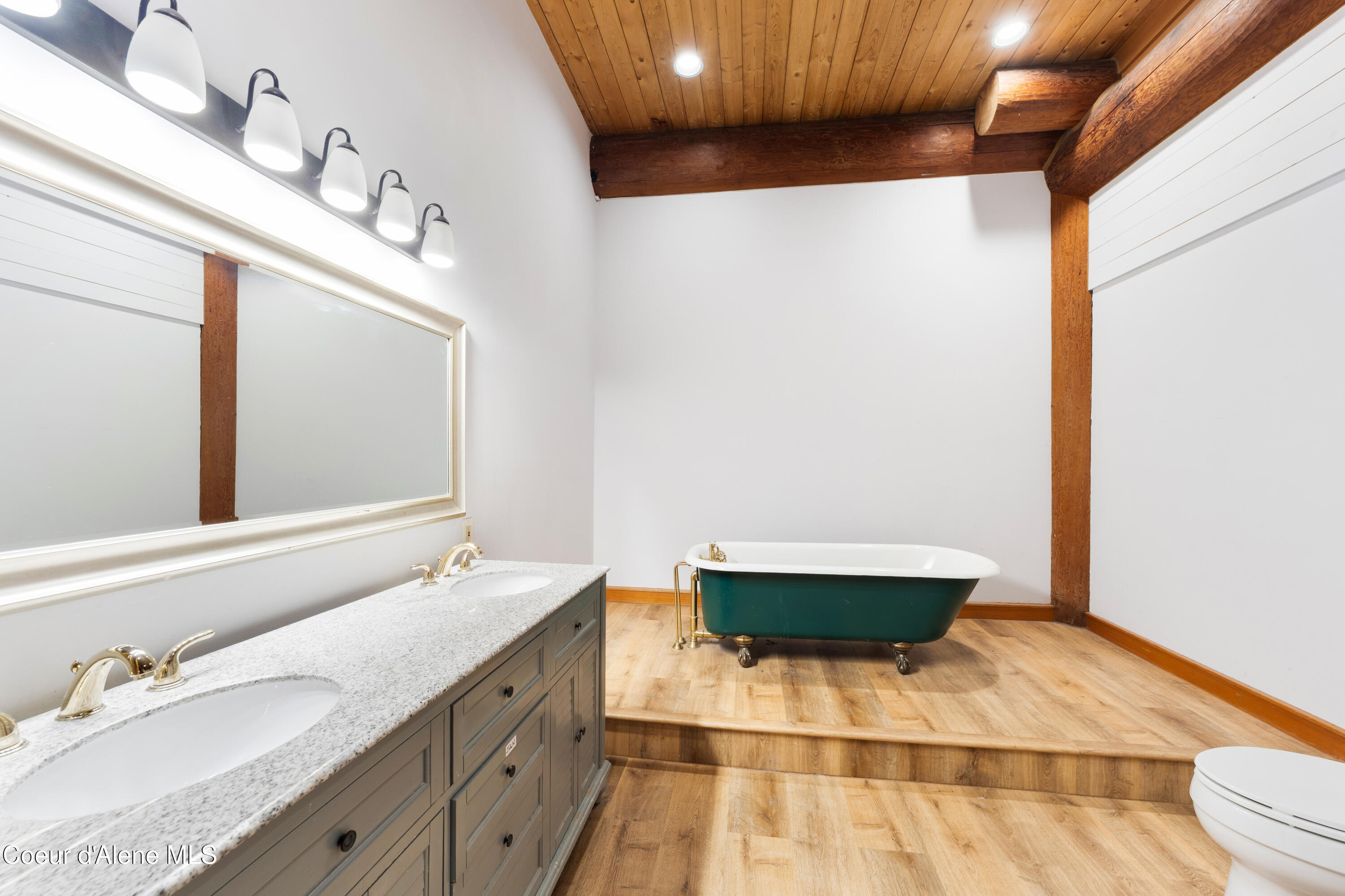 533739 U.S. 95 - 228 Acres