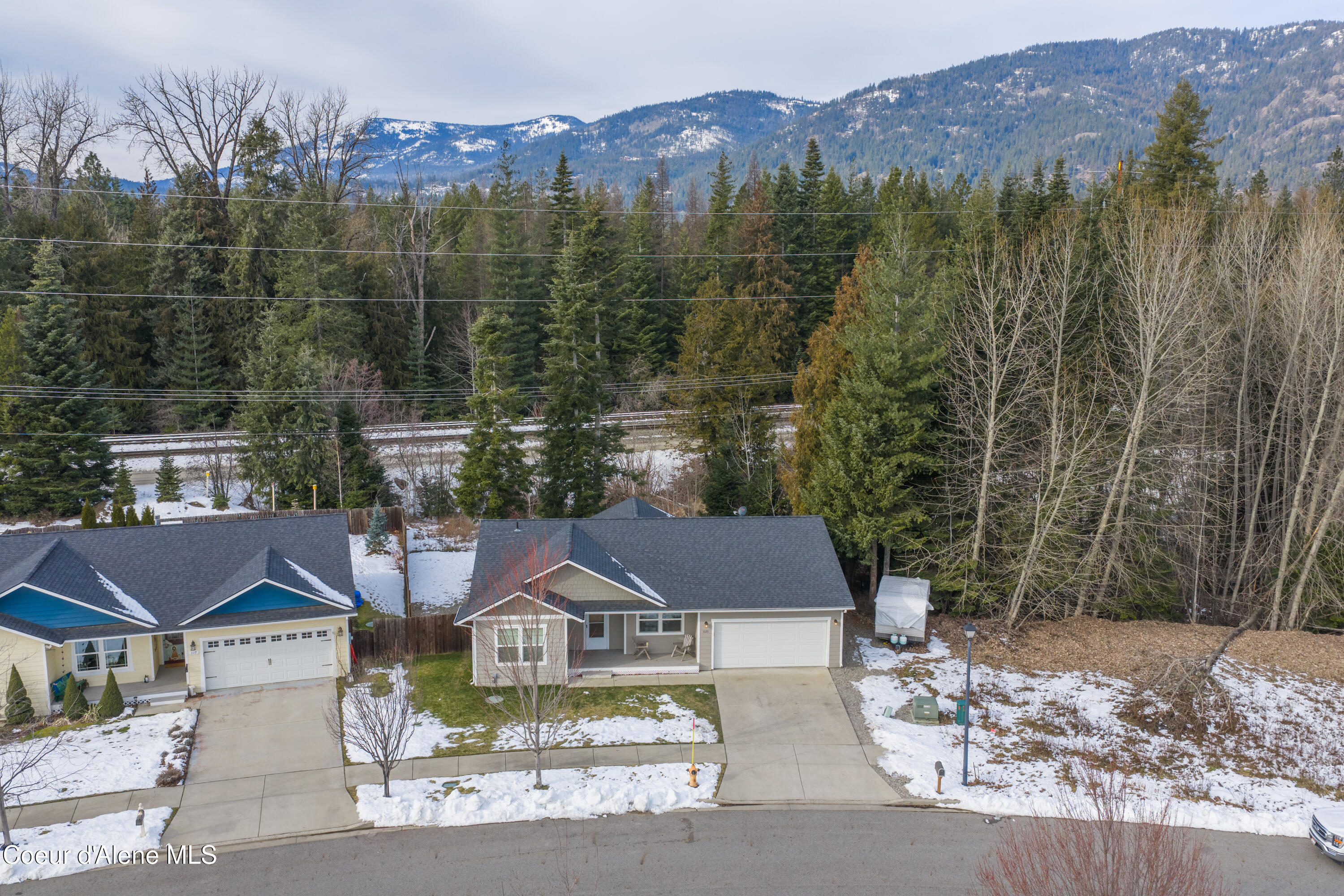 1121 Honeysuckle Avenue