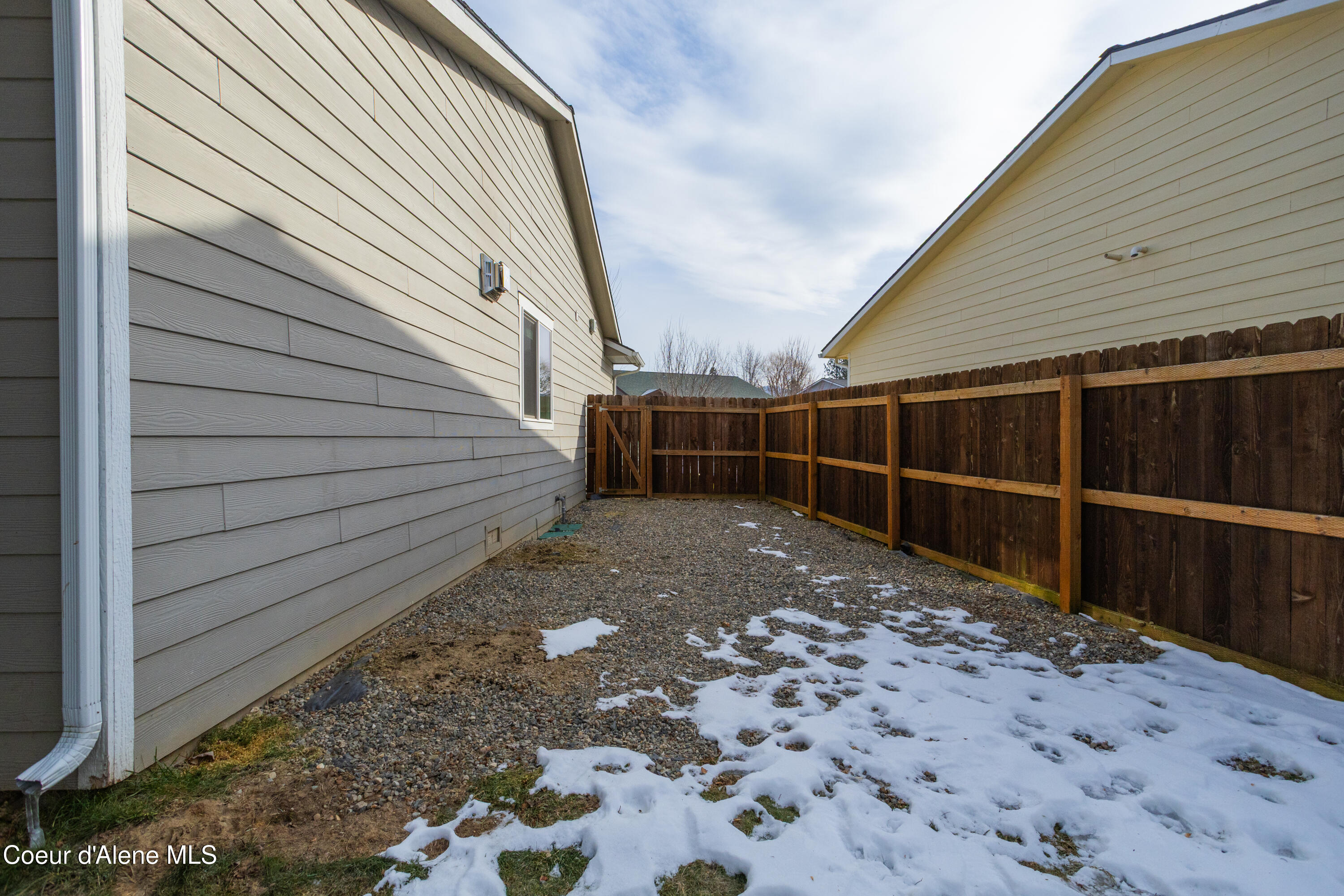 1121 Honeysuckle Avenue