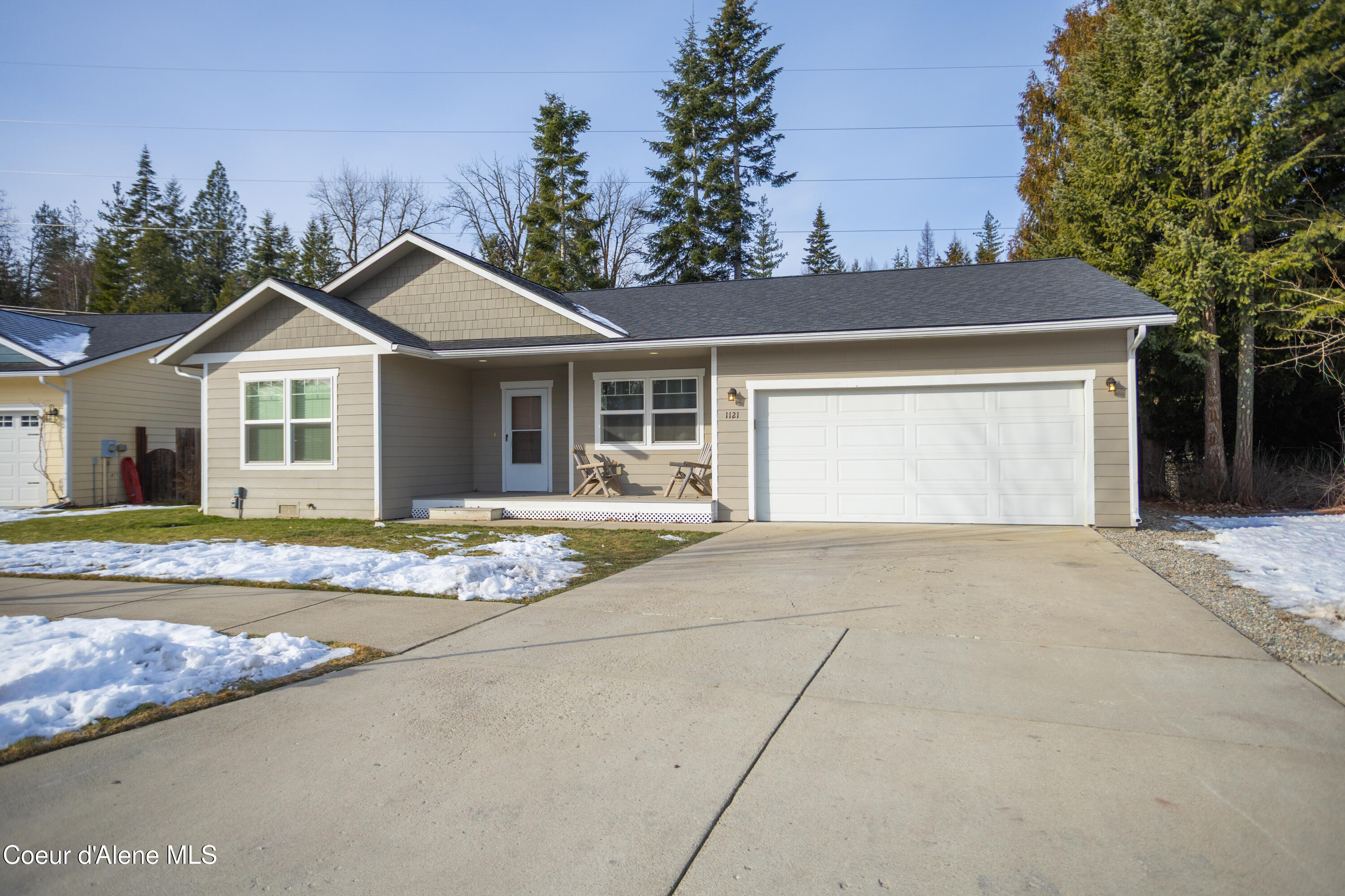 1121 Honeysuckle Avenue