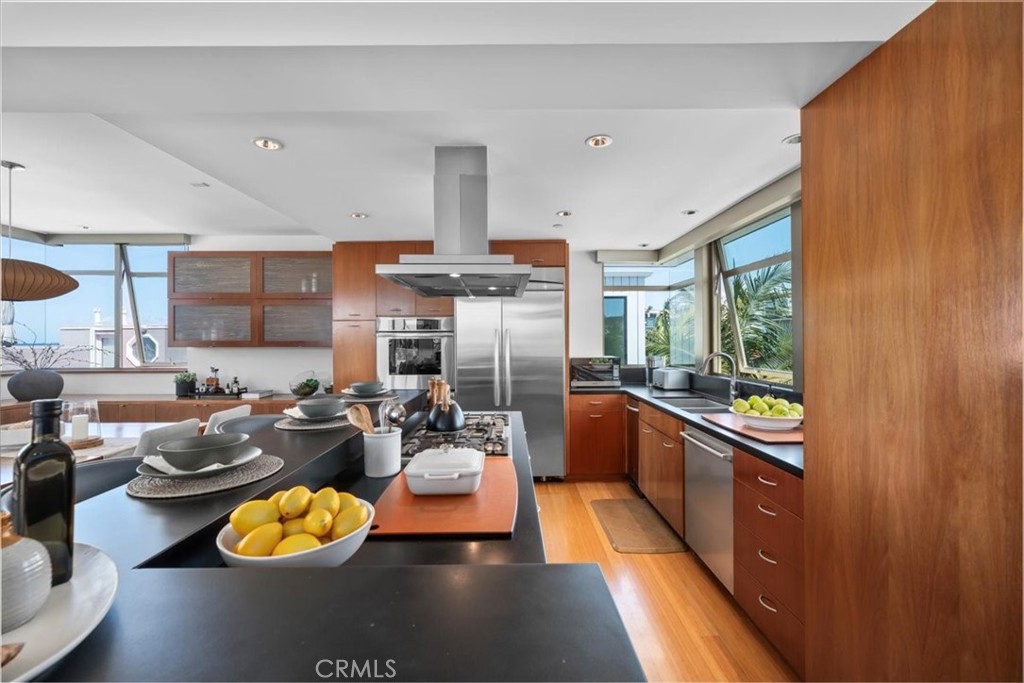 2301 Manhattan Avenue