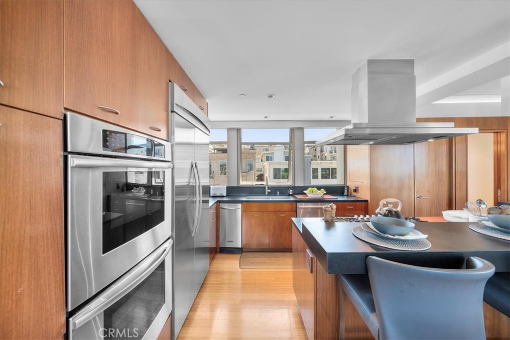 2301 Manhattan Avenue