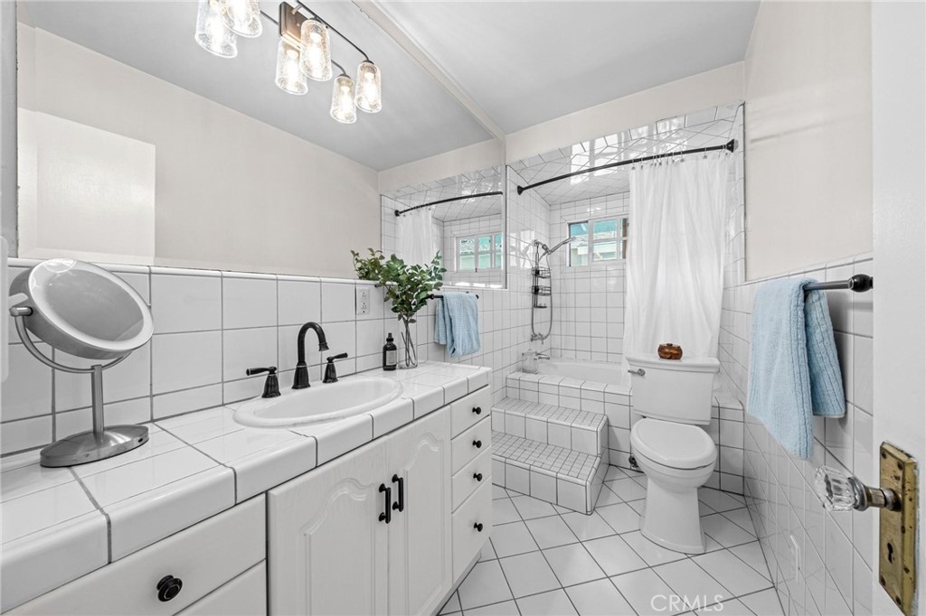 1084 W 26th Street