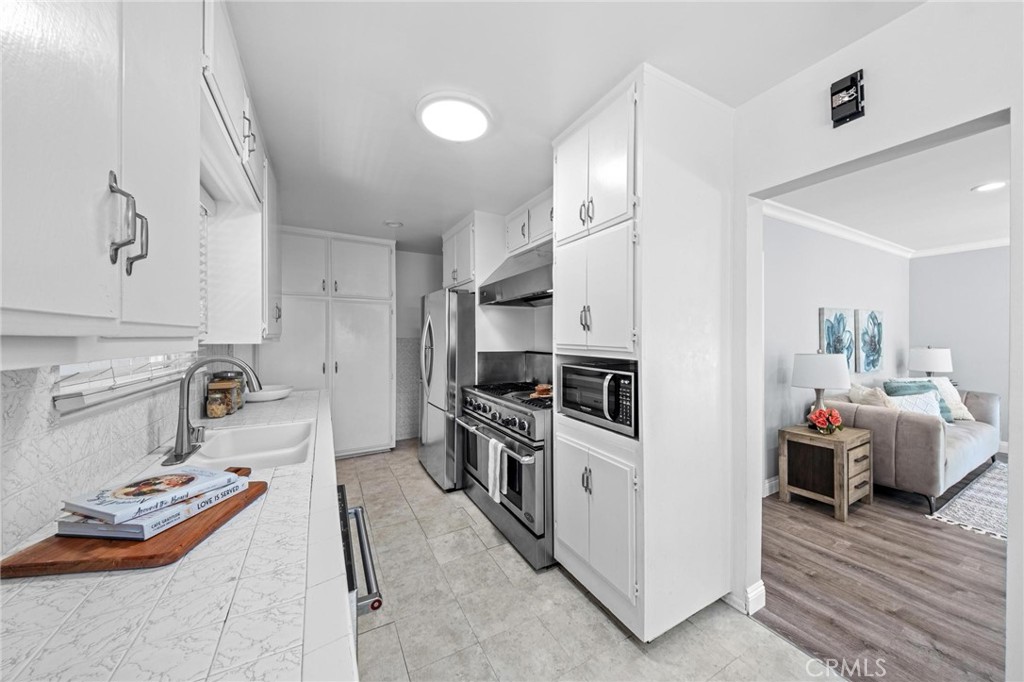 1084 W 26th Street