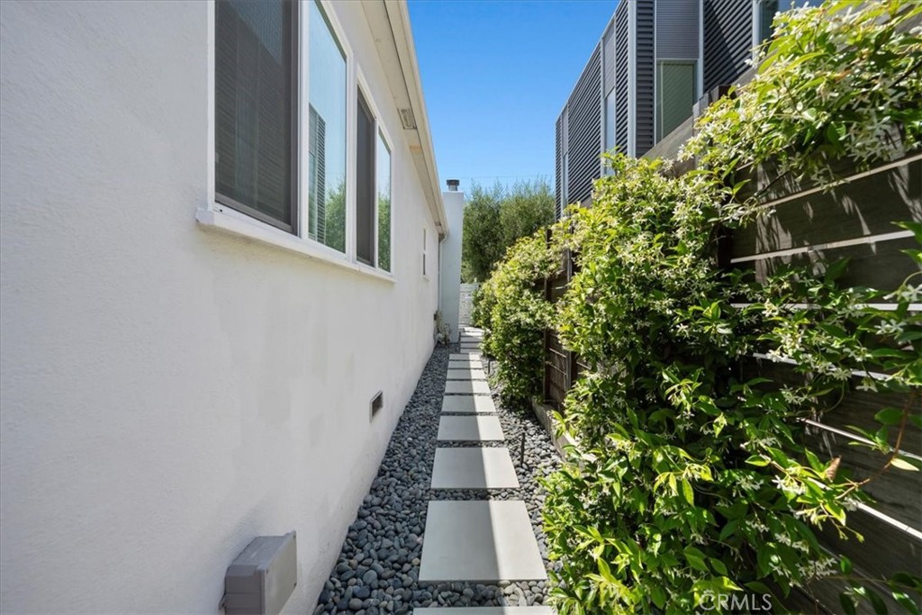 1430 Bonnie Brae
