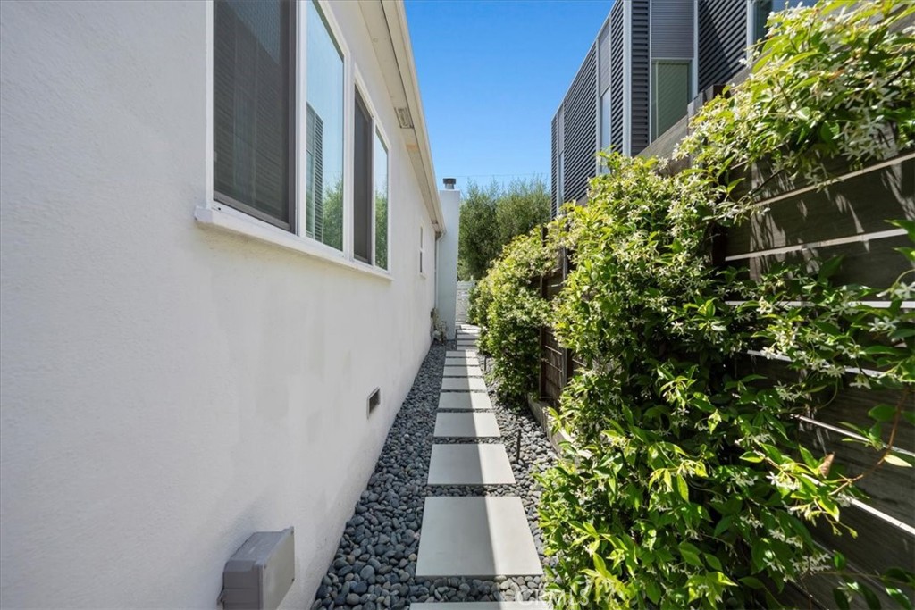 1430 Bonnie Brae