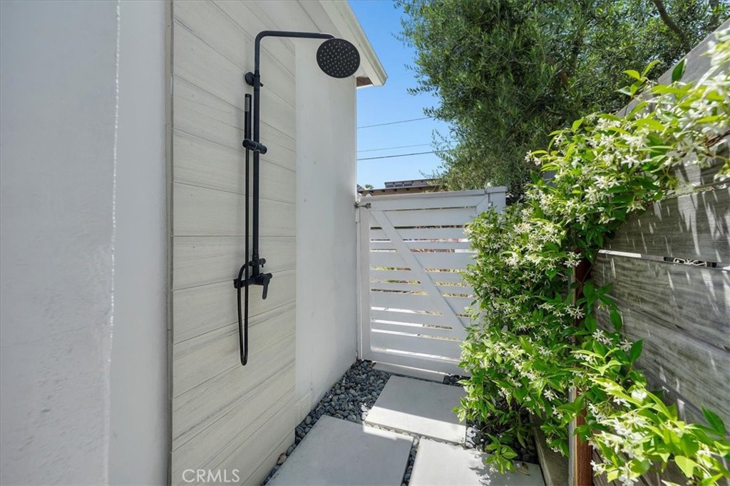 1430 Bonnie Brae