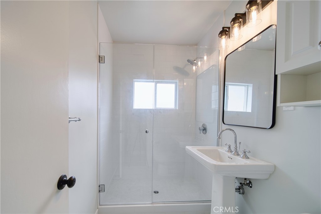 926 MANHATTAN BEACH BLVD B