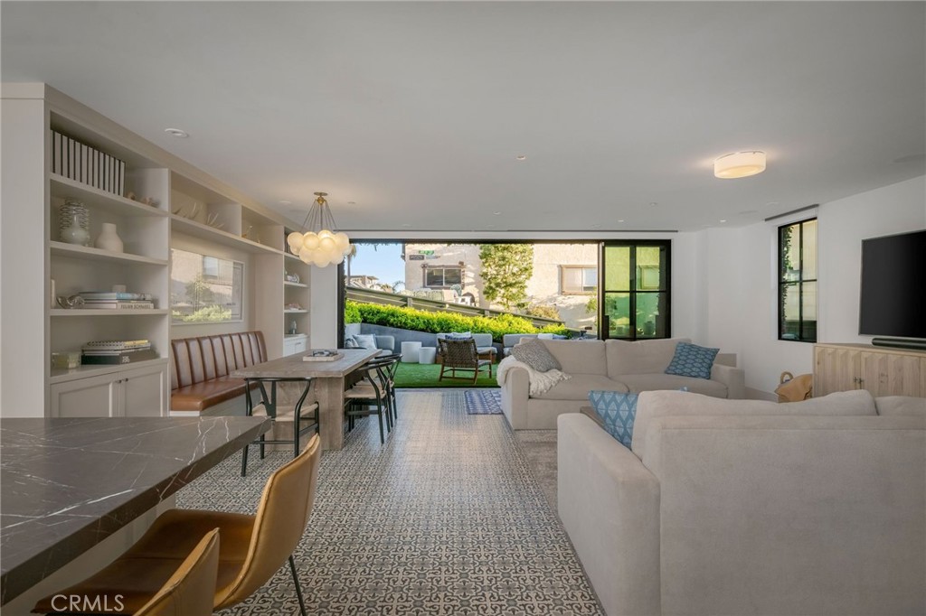 2903 Manhattan Avenue A