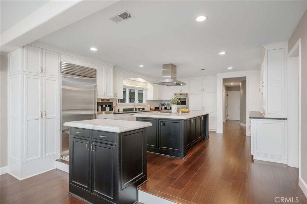 1704 N Poinsettia