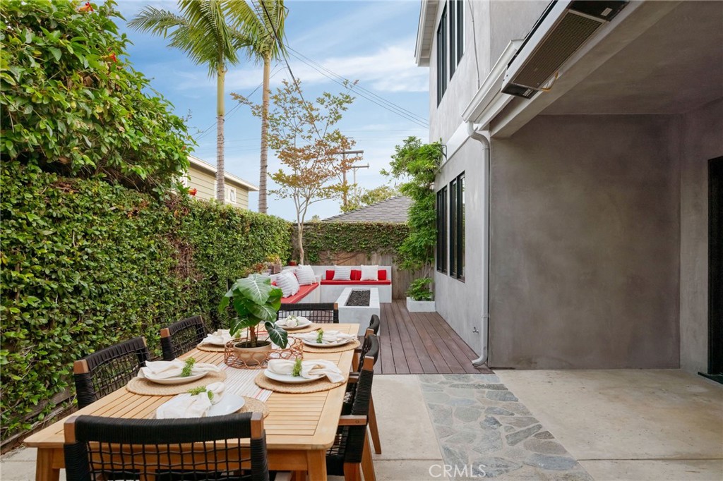 1704 N Poinsettia