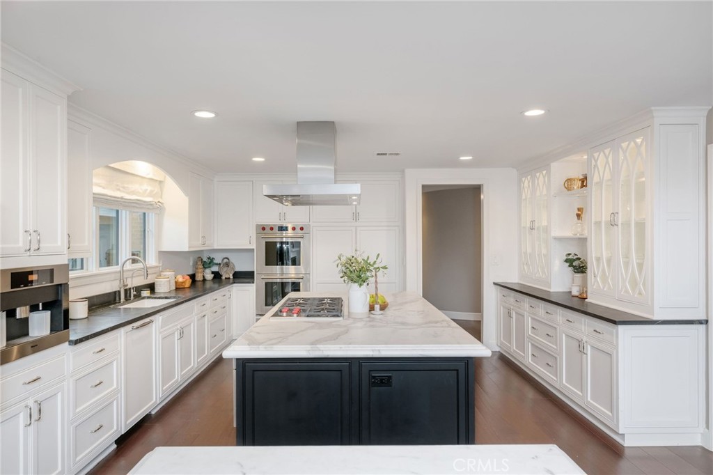 1704 N Poinsettia