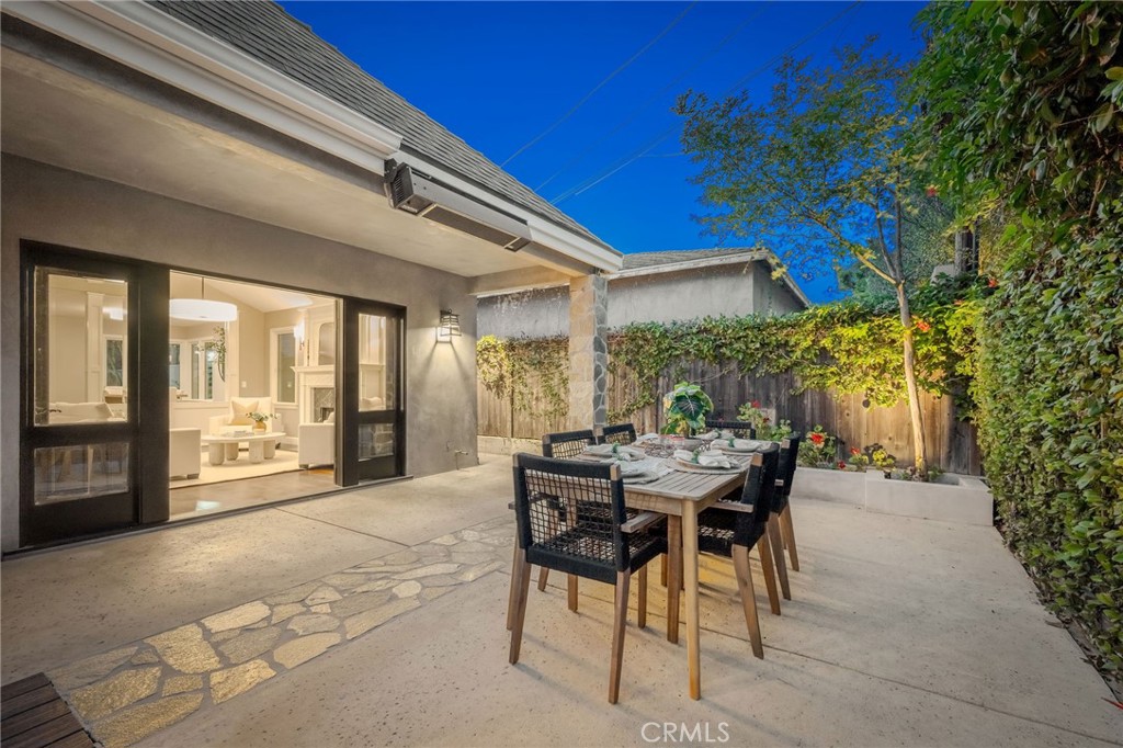 1704 N Poinsettia