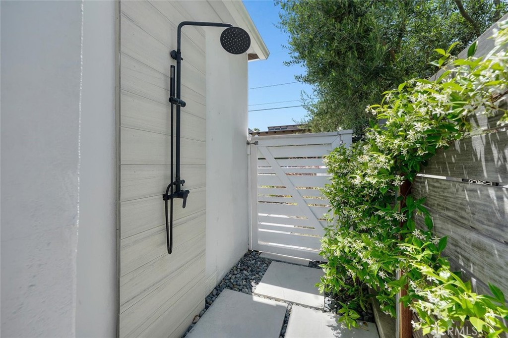 1430 Bonnie Brae