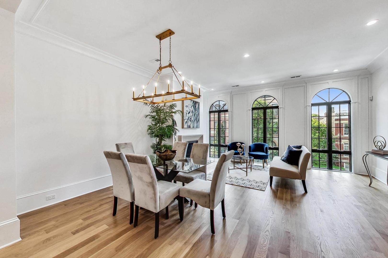 2049 N Clifton Avenue Unit: 2