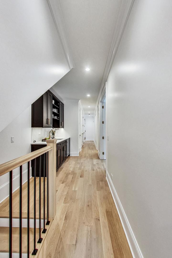 2049 N Clifton Avenue Unit: 2