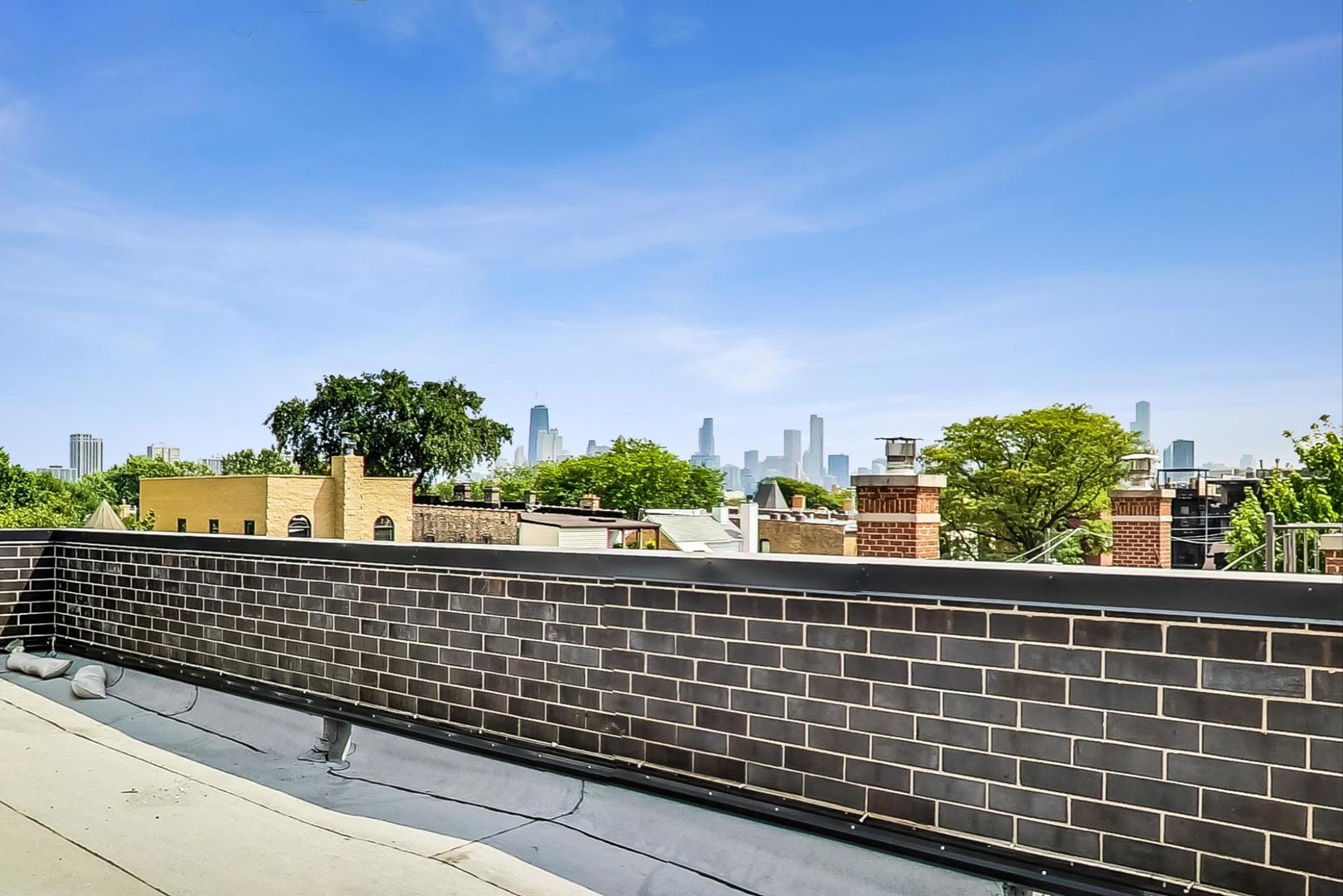 2049 N Clifton Avenue Unit: 2