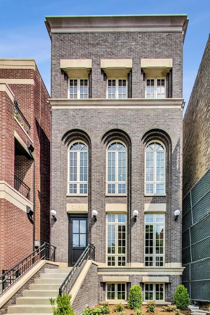 2049 N Clifton Avenue Unit: 2