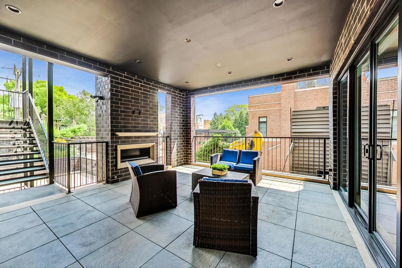 2049 N Clifton Avenue Unit: 2