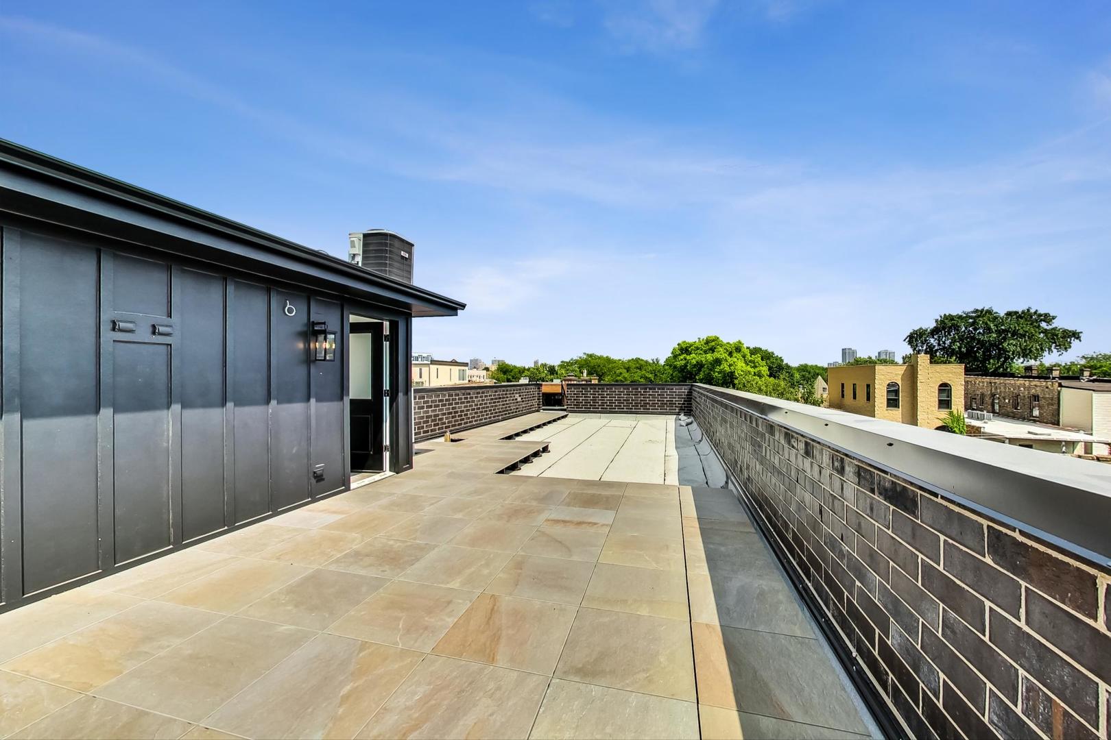 2049 N Clifton Avenue Unit: 2