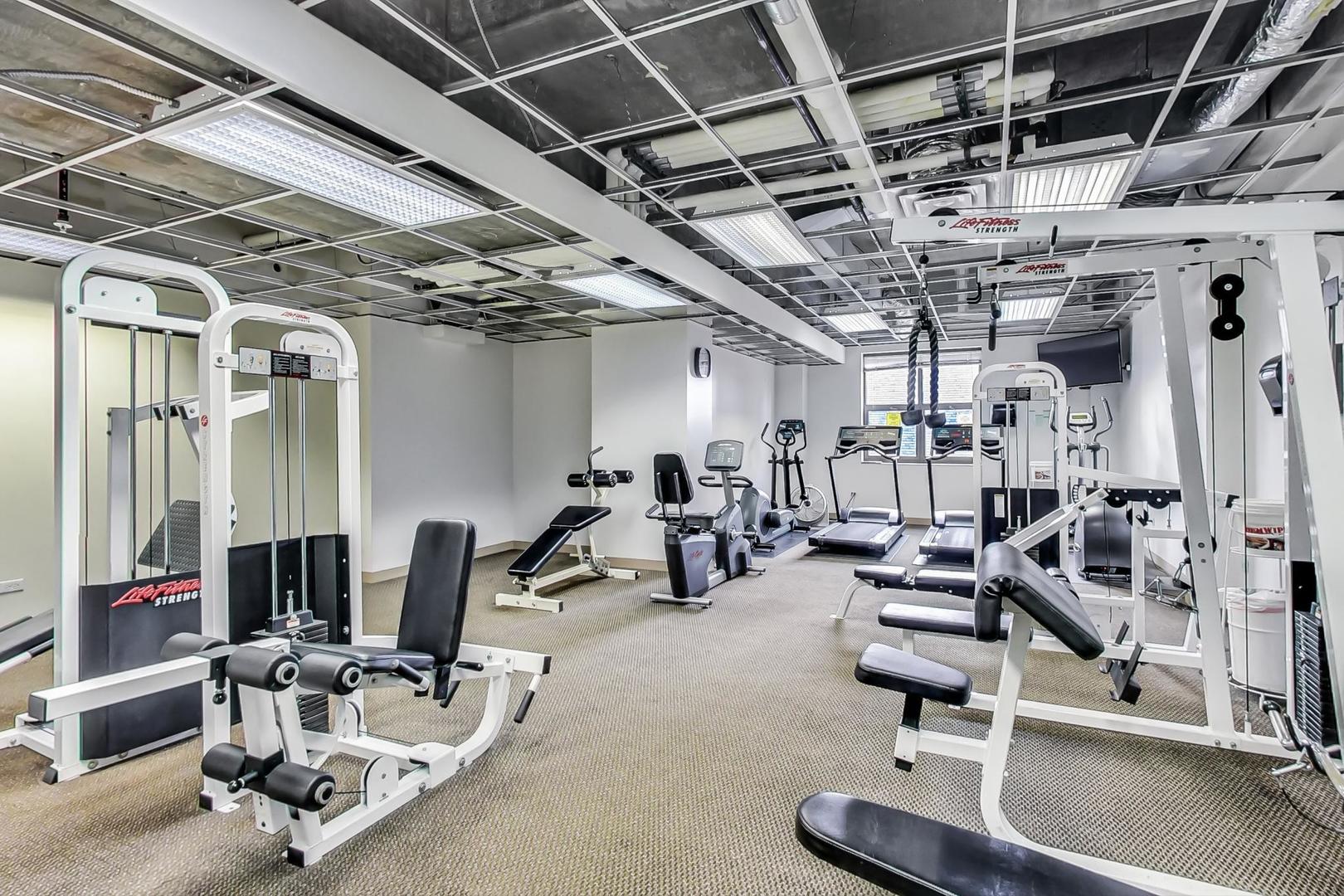 635 N DEARBORN Street Unit: 705