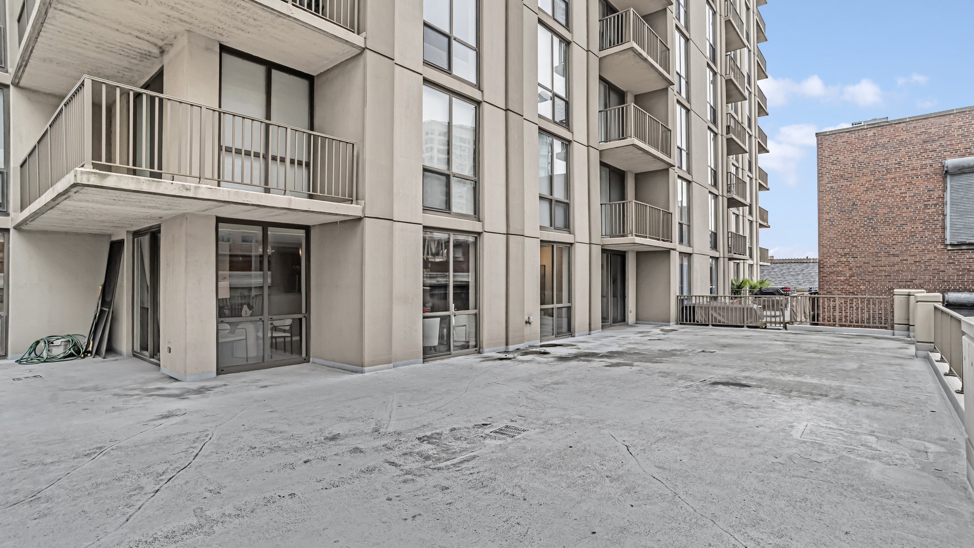635 N DEARBORN Street Unit: 705