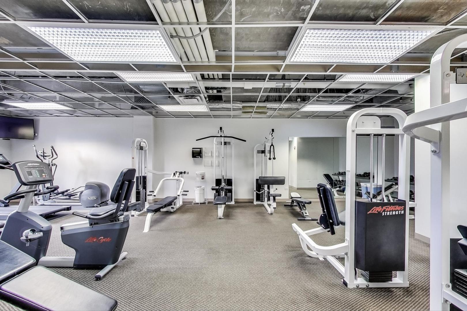 635 N DEARBORN Street Unit: 705