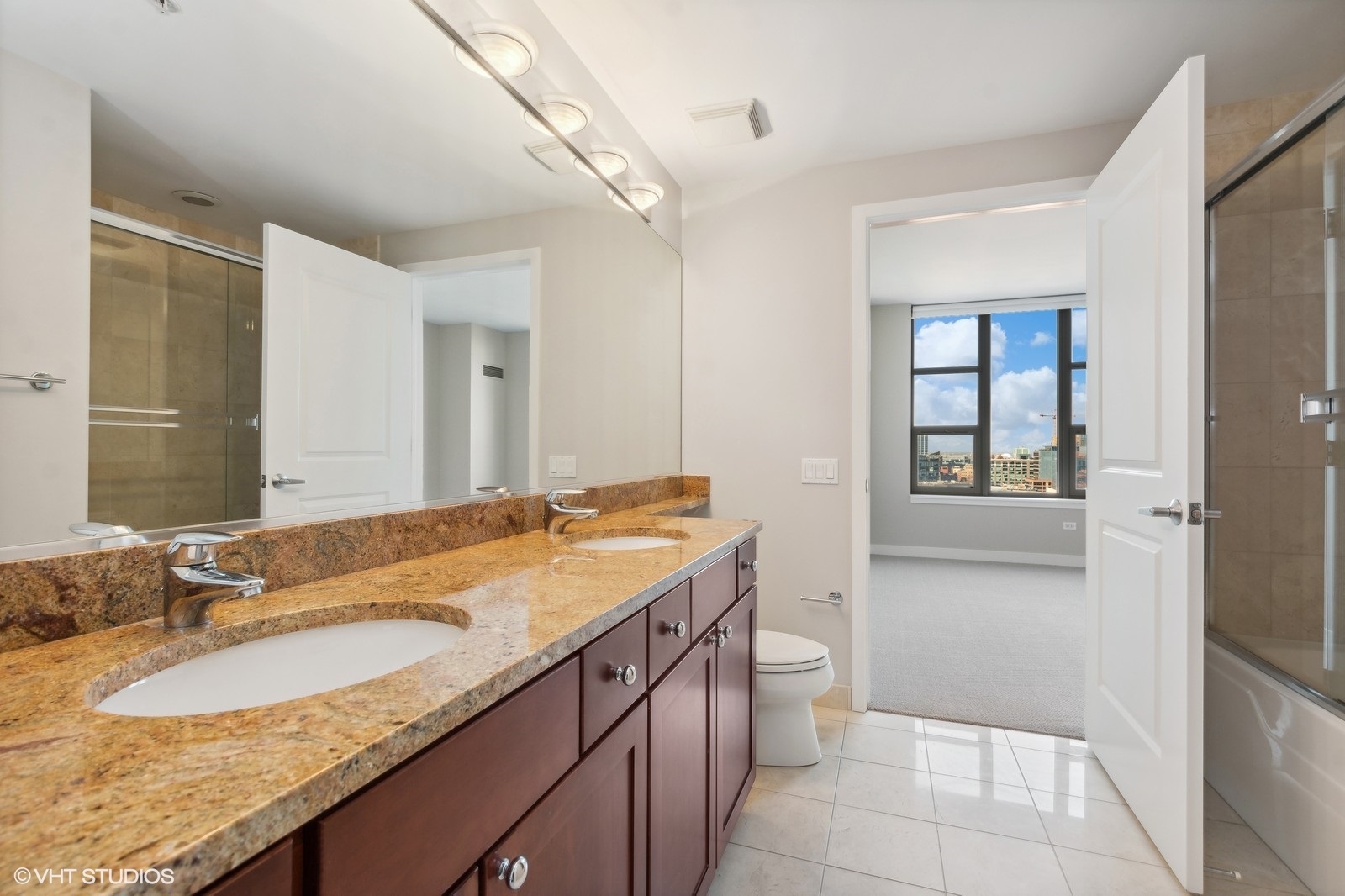 200 N JEFFERSON Street Unit: 804
