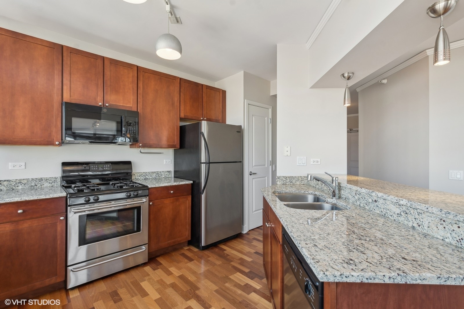200 N JEFFERSON Street Unit: 804