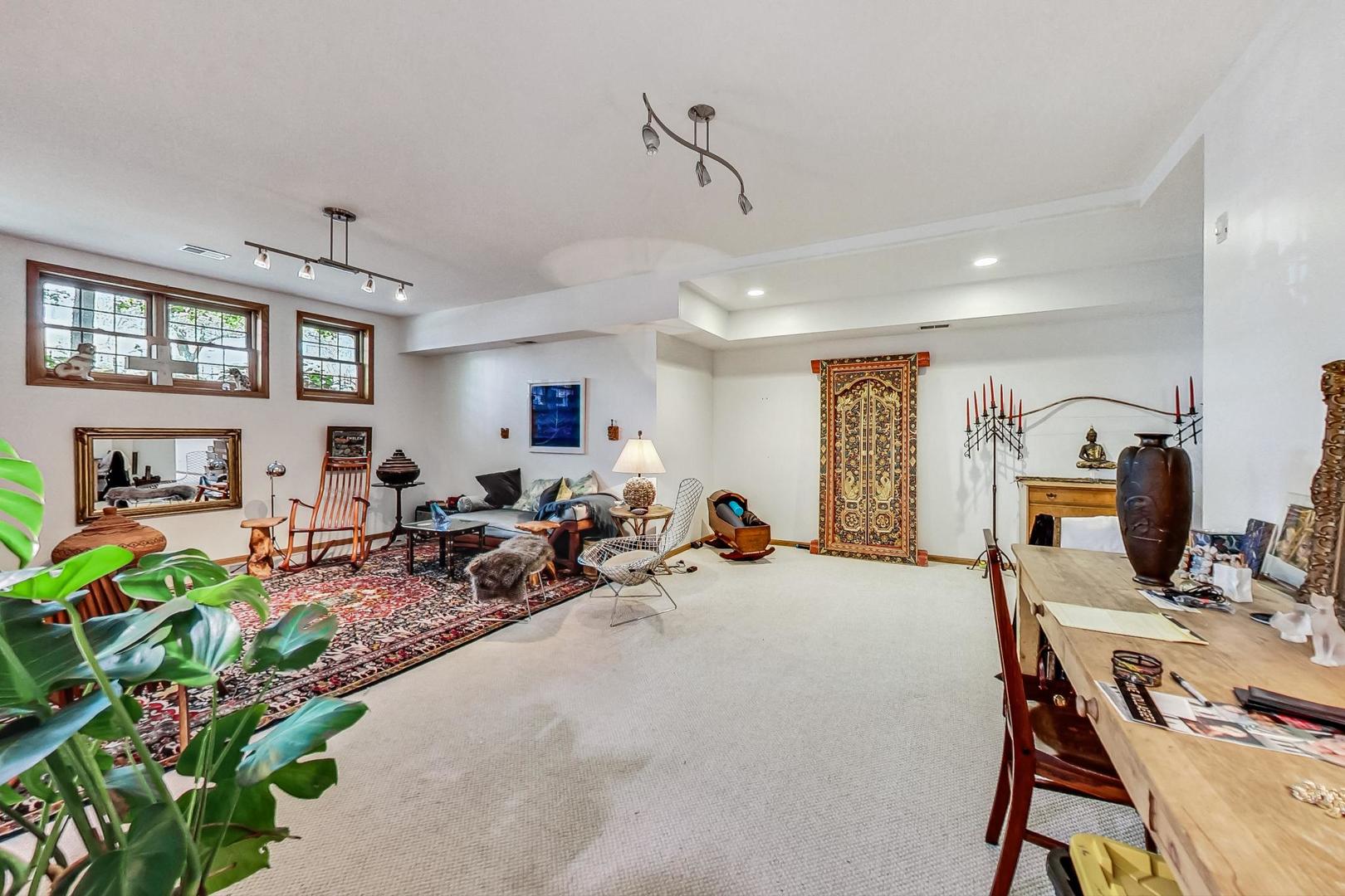 917 W Lakeside Place Unit: 1W