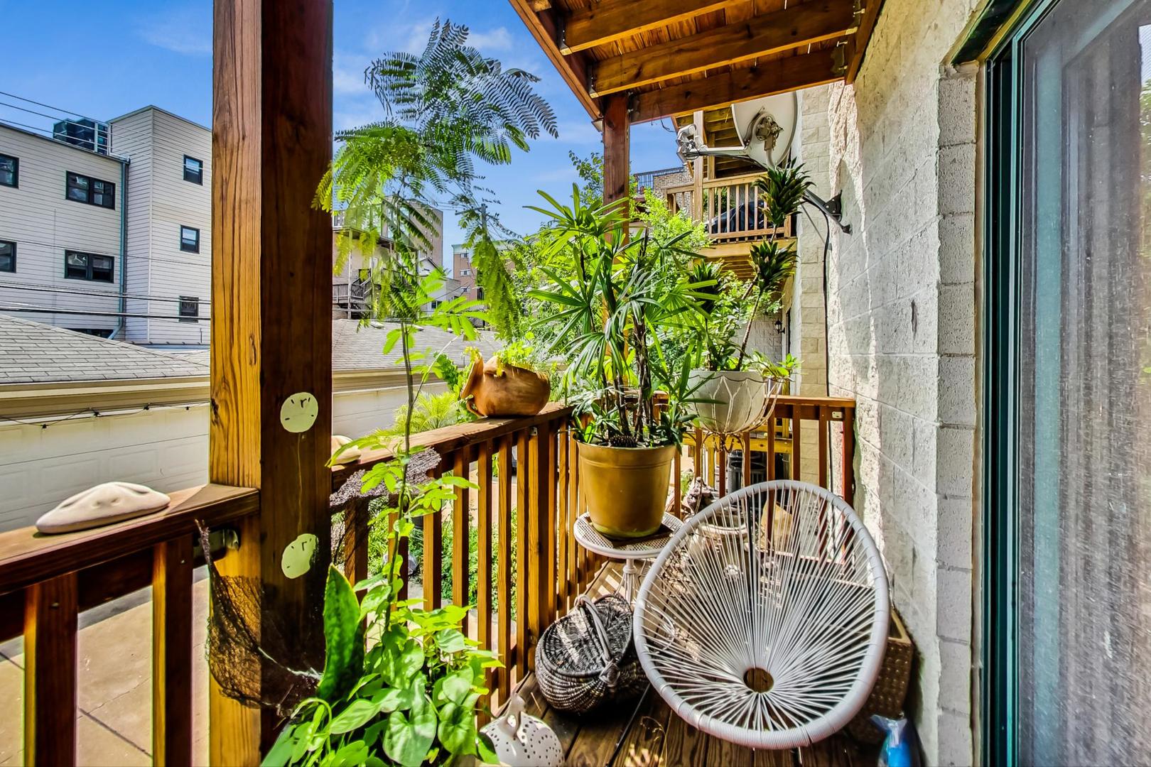 917 W Lakeside Place Unit: 1W