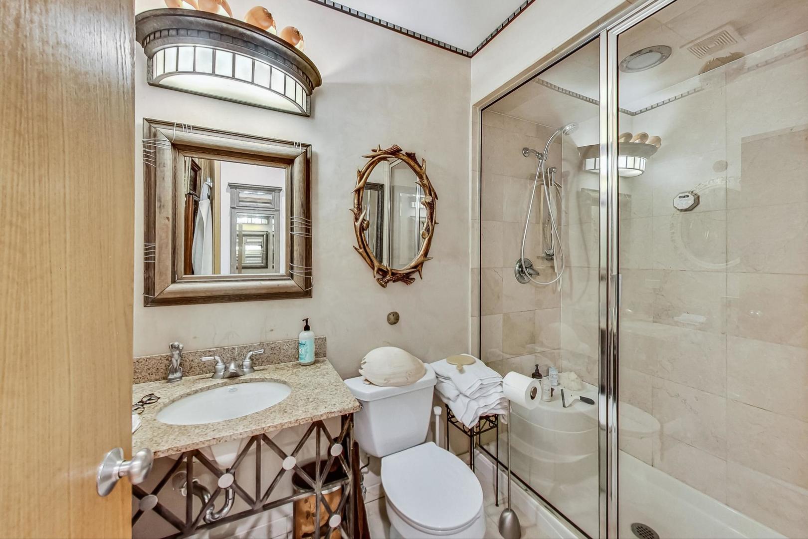917 W Lakeside Place Unit: 1W