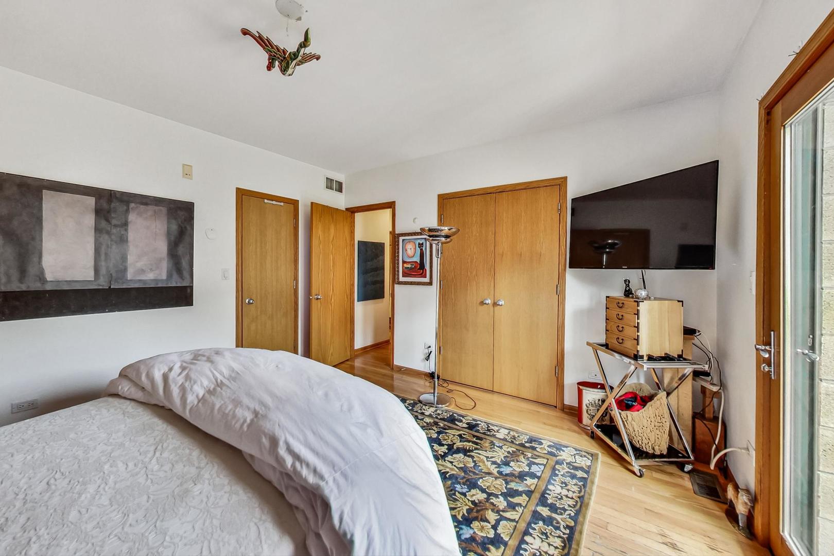 917 W Lakeside Place Unit: 1W