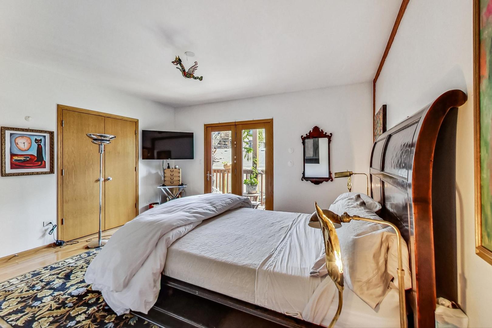 917 W Lakeside Place Unit: 1W