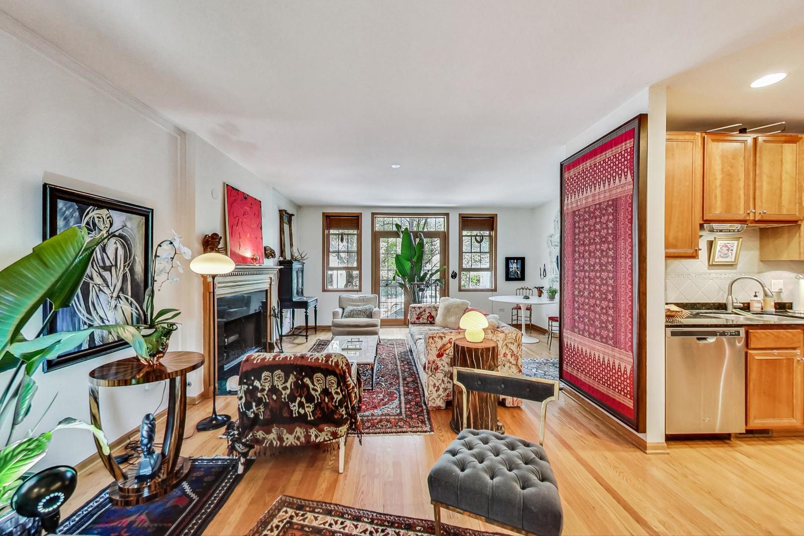 917 W Lakeside Place Unit: 1W