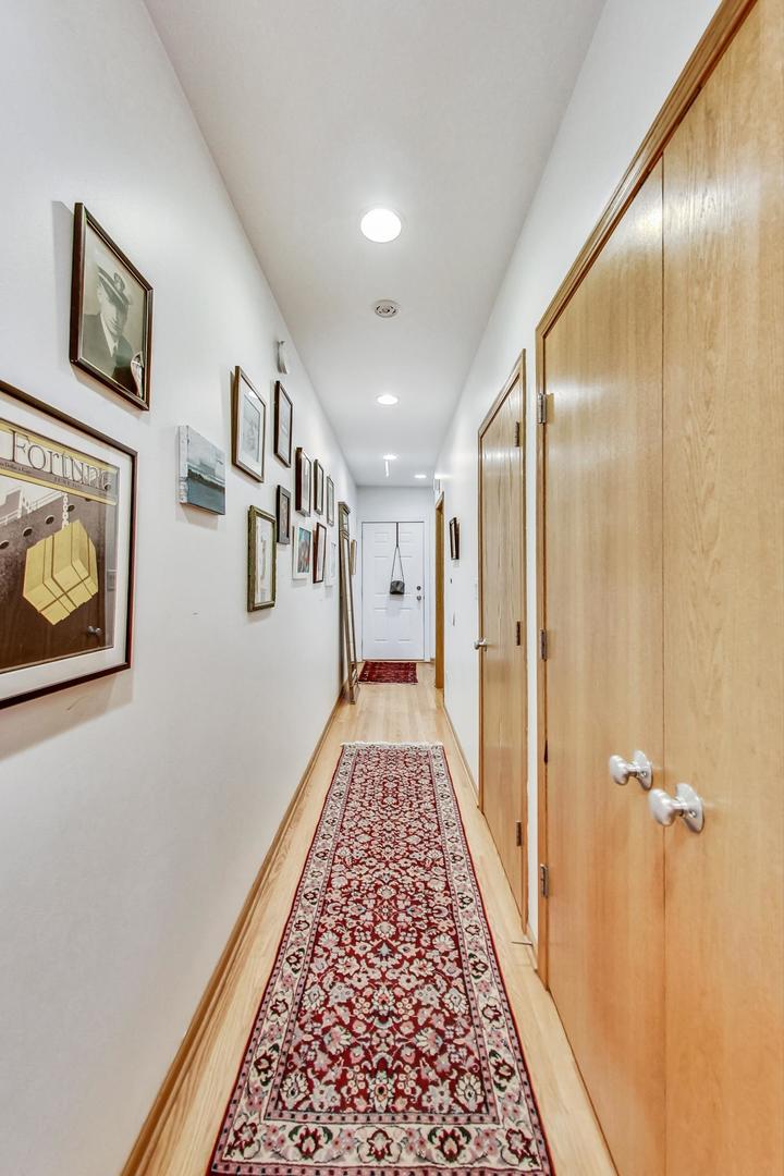 917 W Lakeside Place Unit: 1W