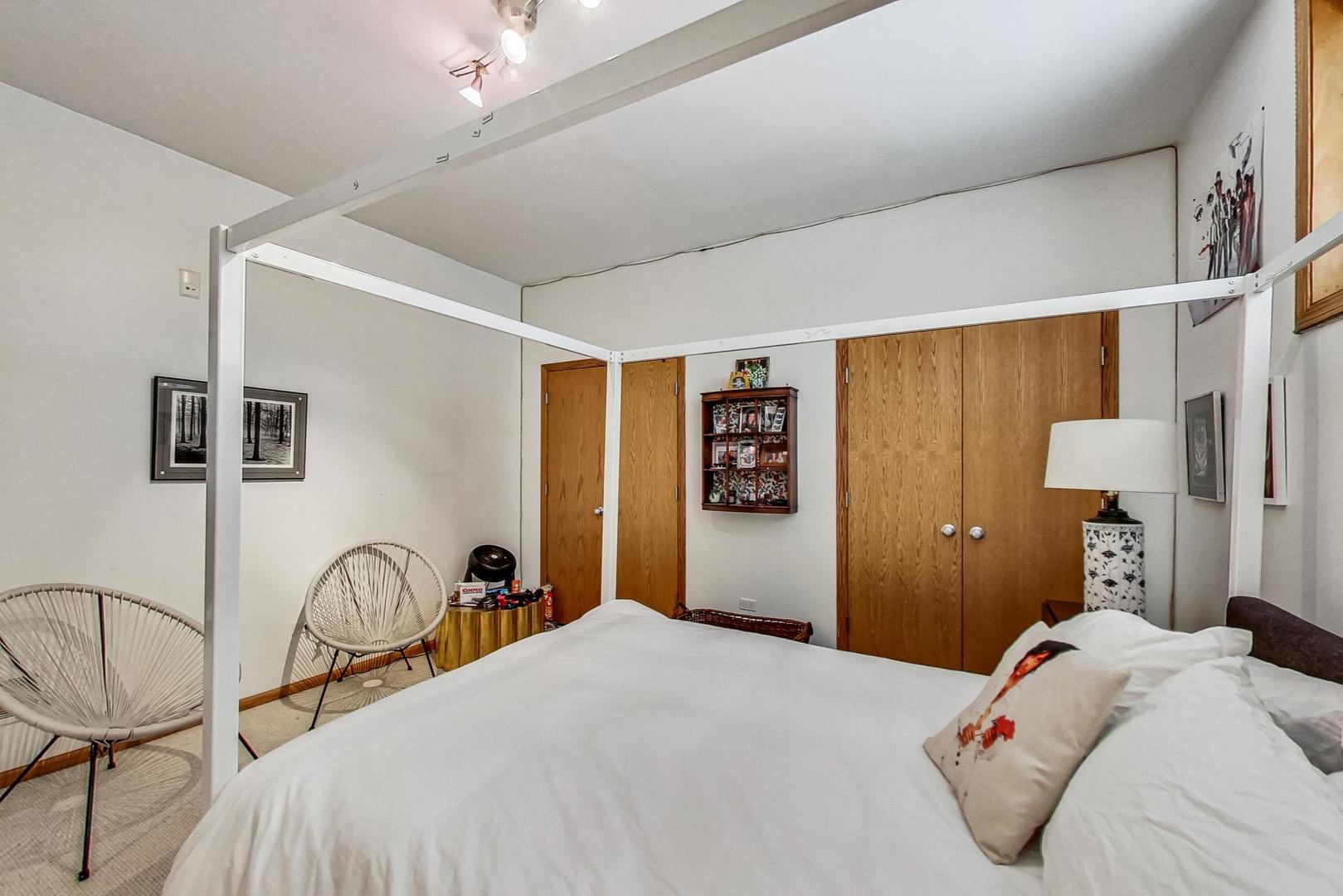 917 W Lakeside Place Unit: 1W
