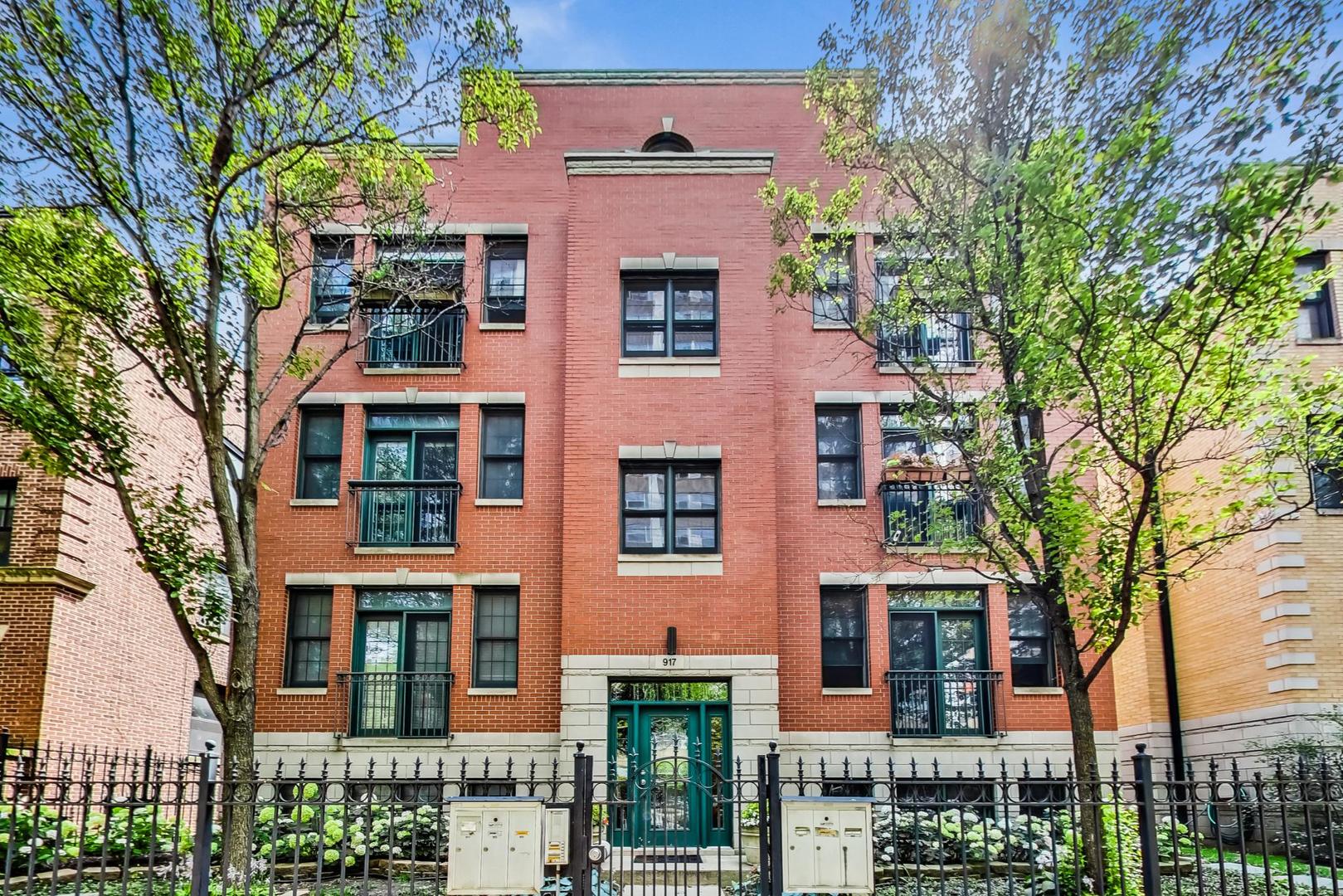 917 W Lakeside Place Unit: 1W