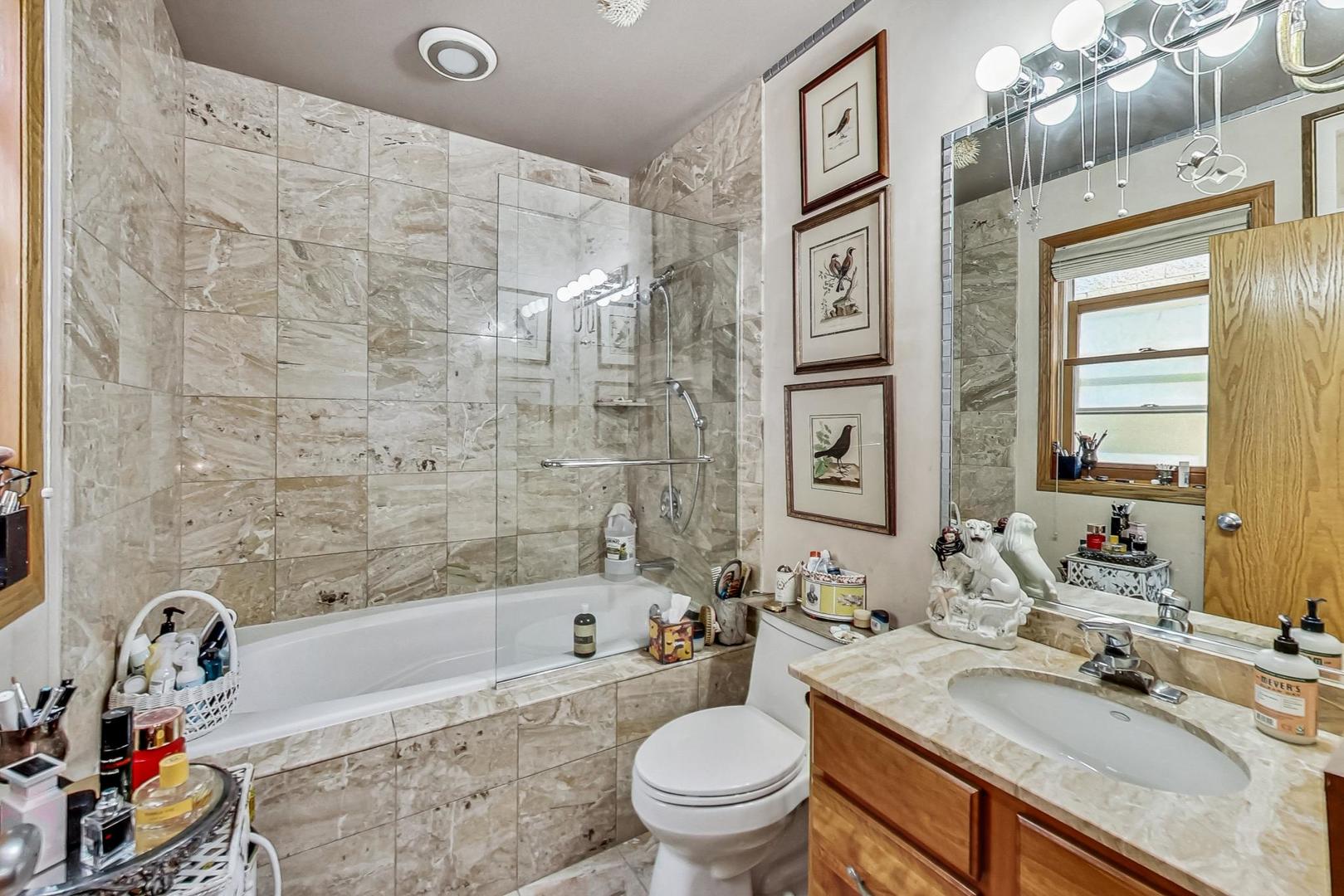 917 W Lakeside Place Unit: 1W
