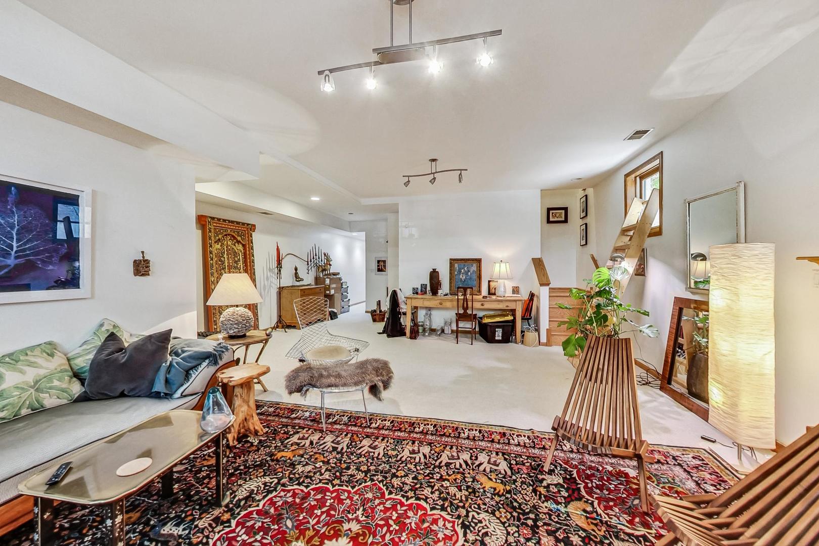 917 W Lakeside Place Unit: 1W