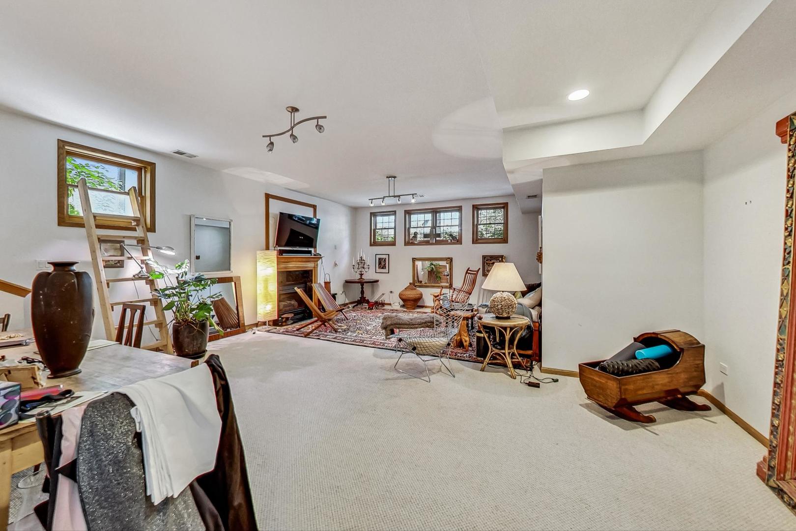 917 W Lakeside Place Unit: 1W
