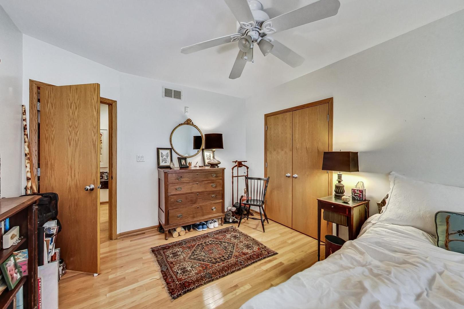 917 W Lakeside Place Unit: 1W