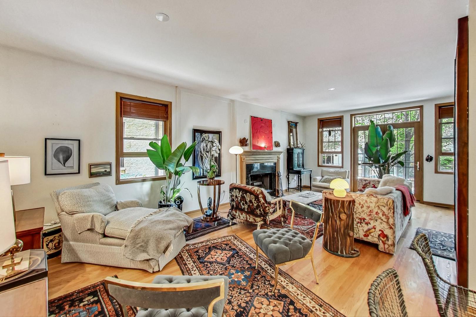 917 W Lakeside Place Unit: 1W