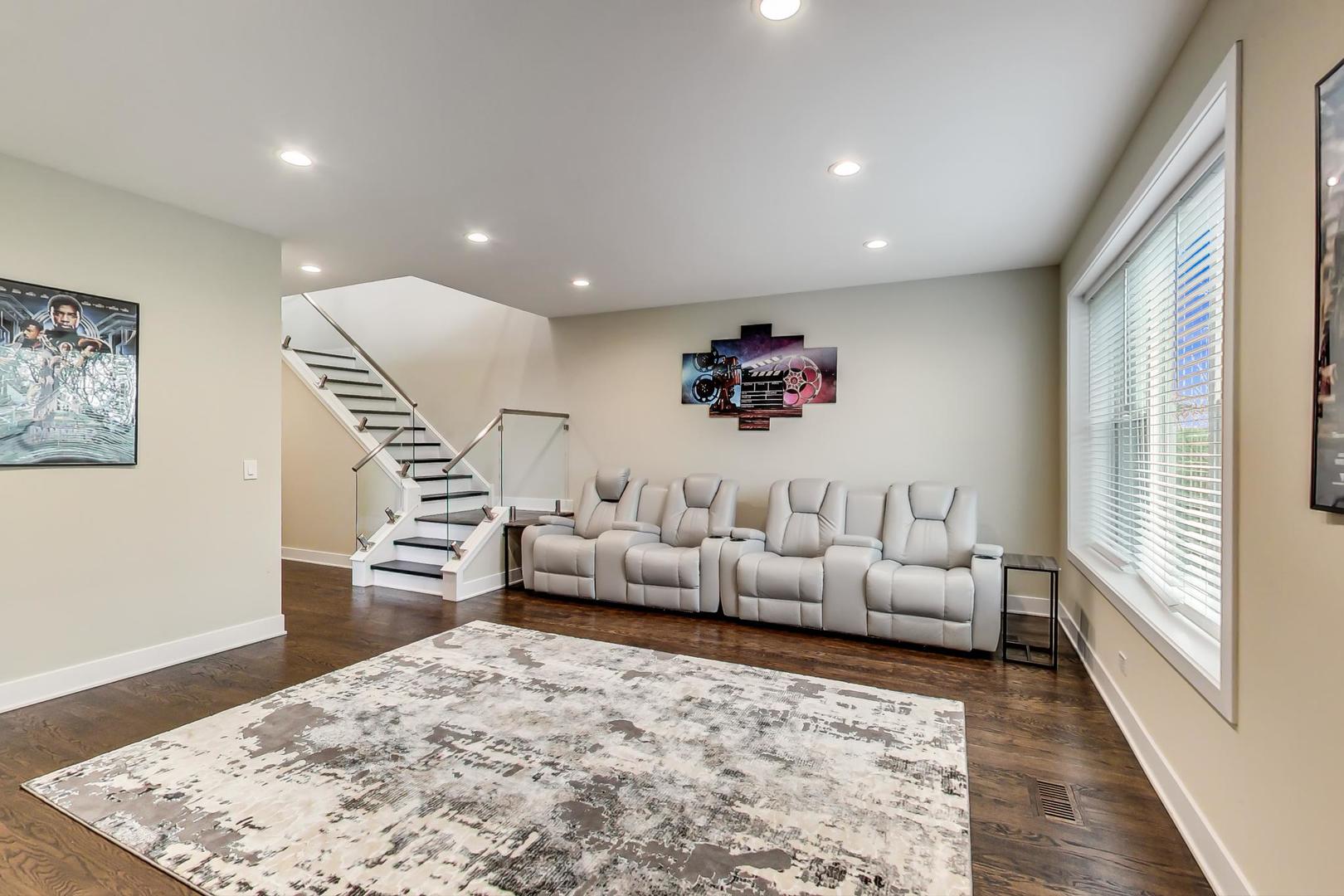 5442 N Western Avenue Unit: 3A