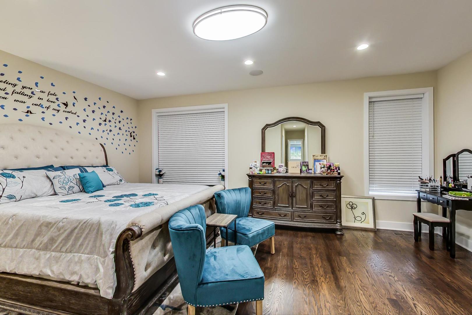 5442 N Western Avenue Unit: 3A