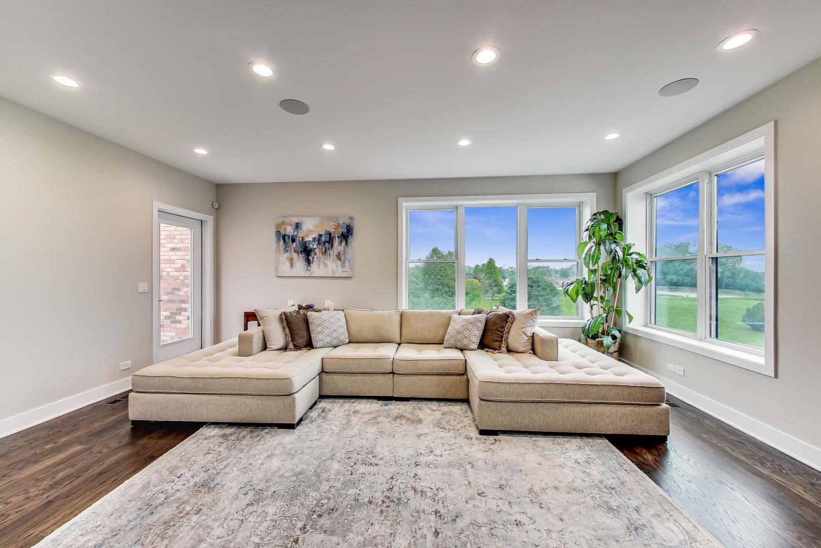 5442 N Western Avenue Unit: 3A