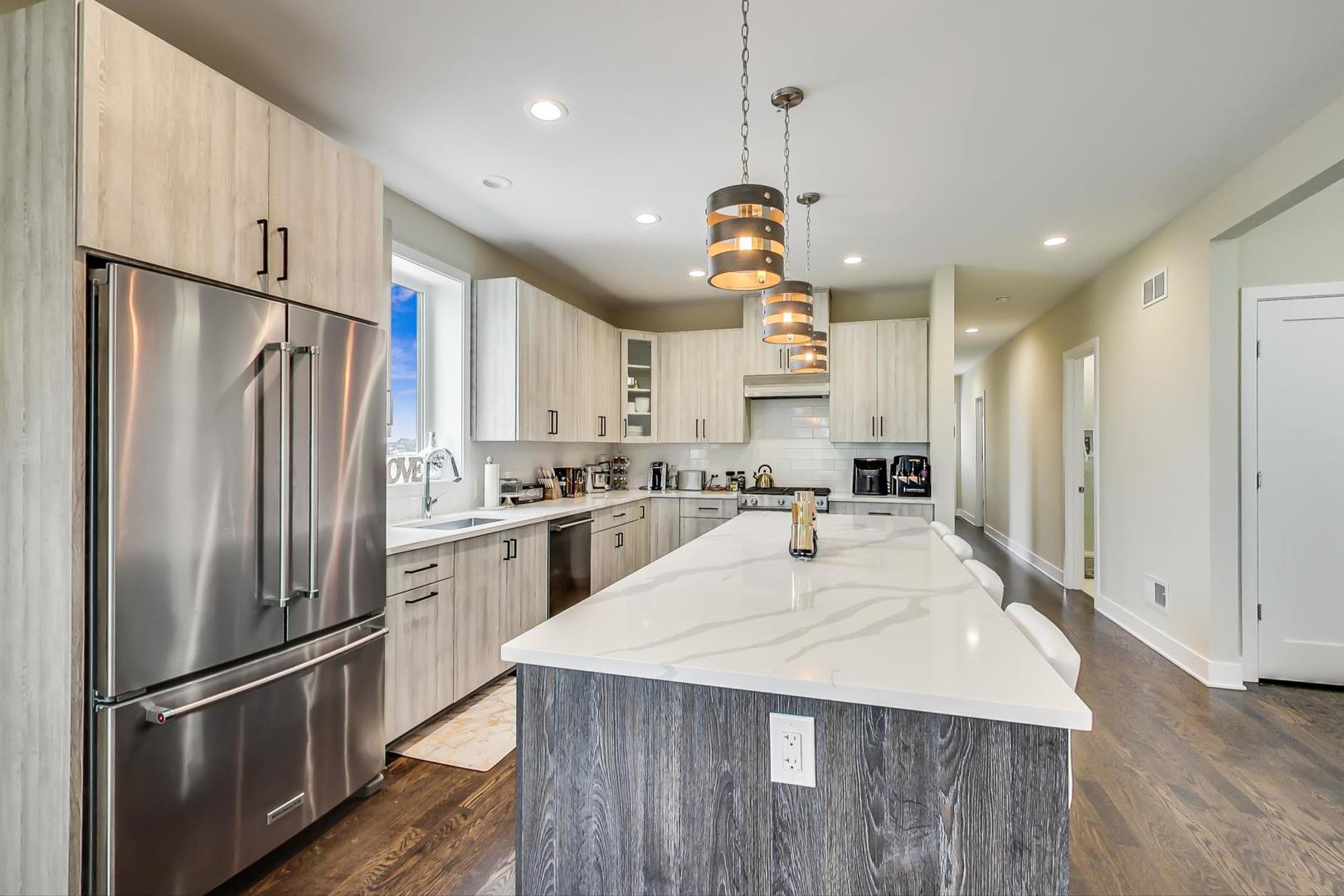5442 N Western Avenue Unit: 3A