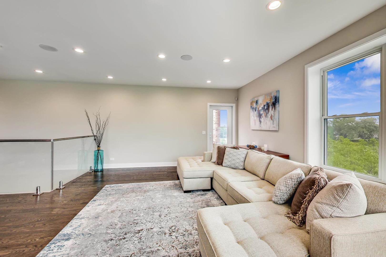 5442 N Western Avenue Unit: 3A