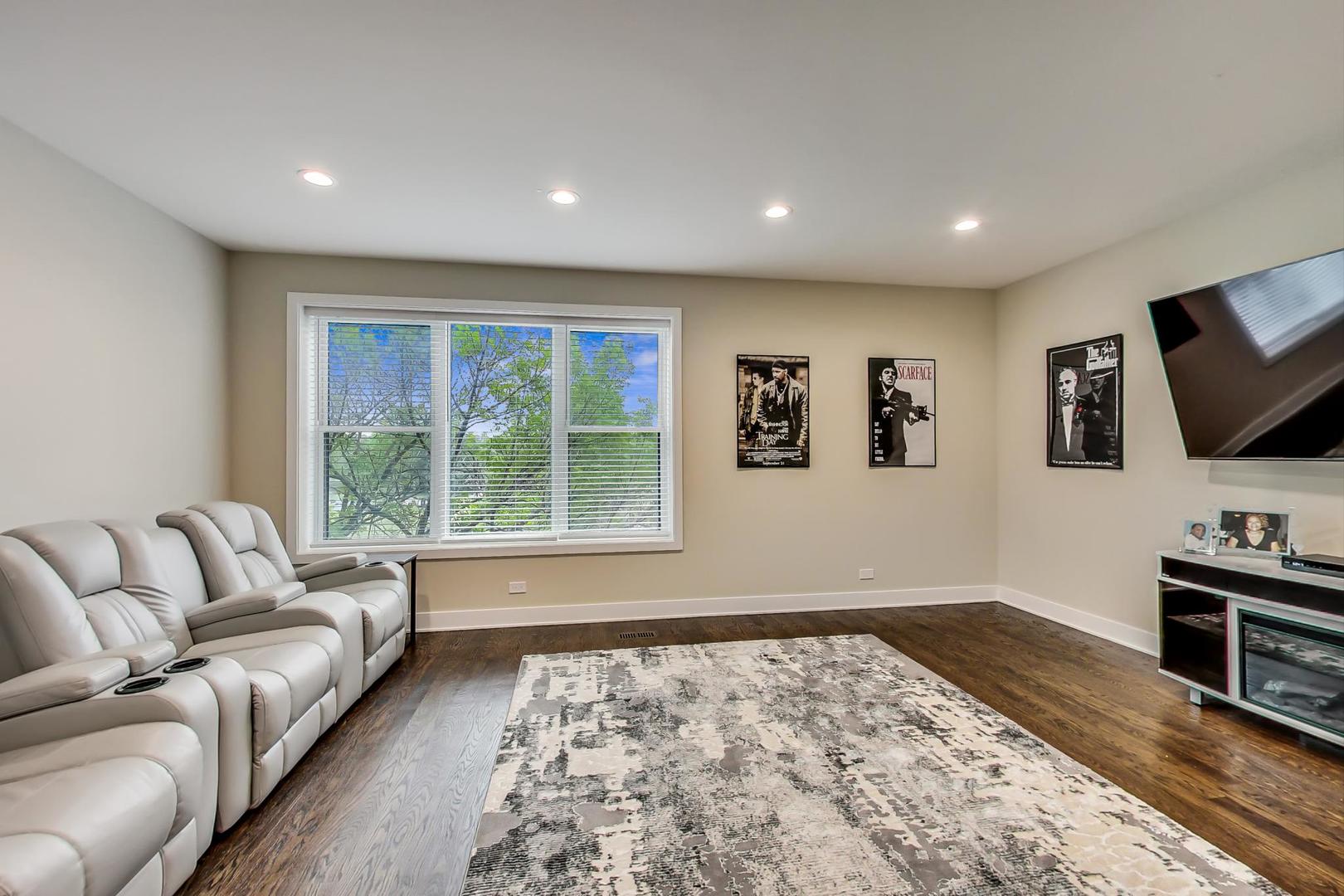 5442 N Western Avenue Unit: 3A